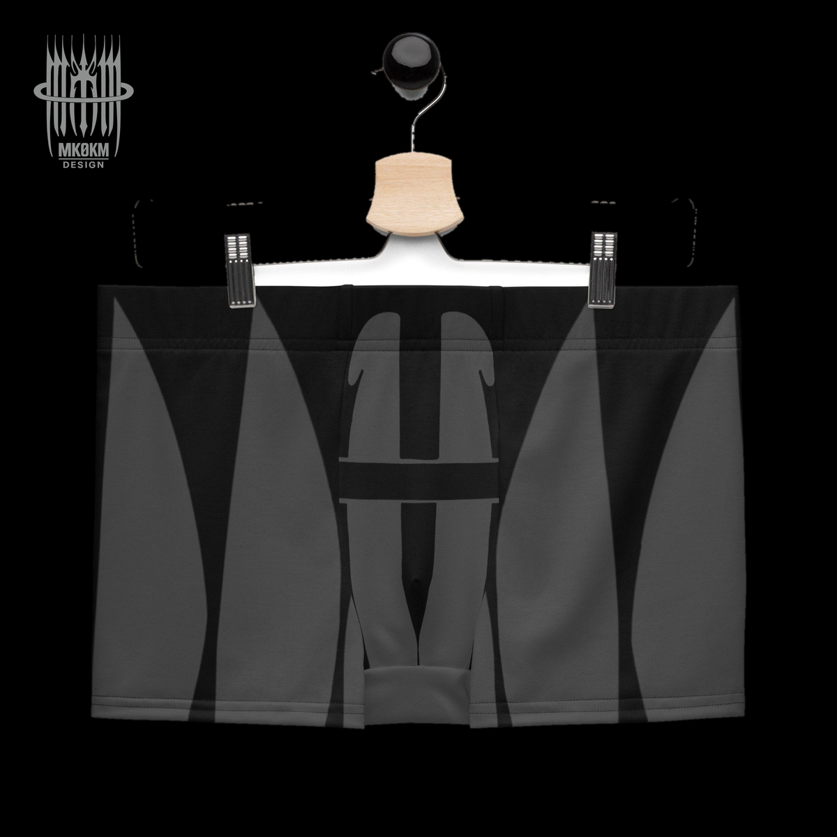 Black studio background — MK0KM
