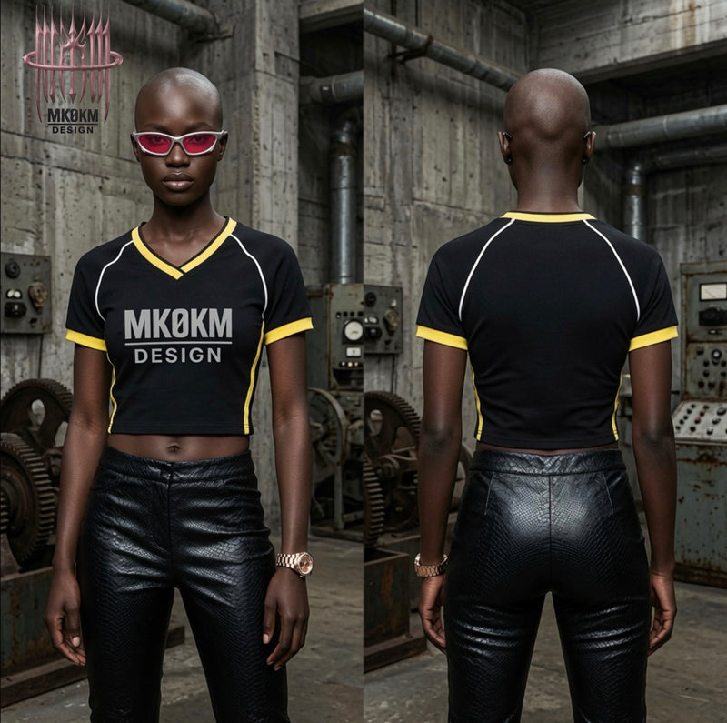 MK0KM Contrast Trim V-Neck Crop T-Shirt